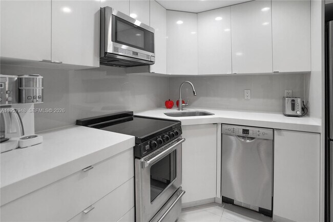 Building Photo - 800 West Ave