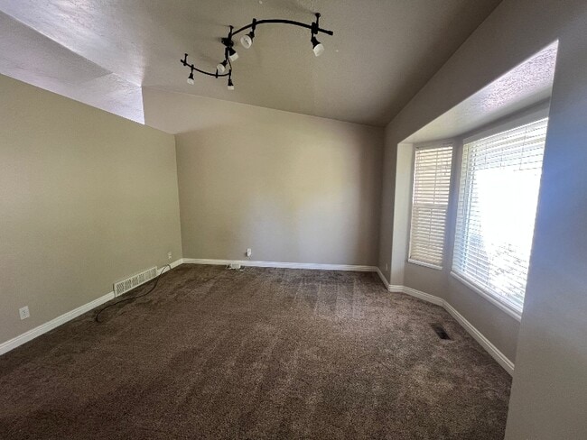 Building Photo - 114 Sweet Berry Dr