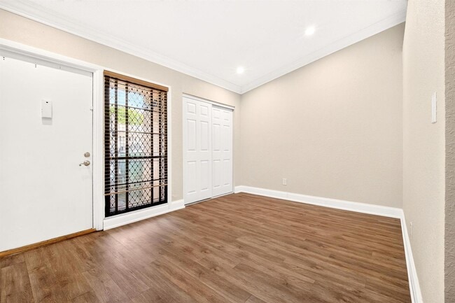 Building Photo - 921 NW 122nd Ter