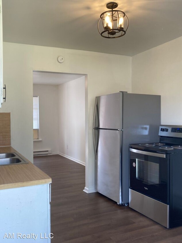 Primary Photo - 2 br, 1 bath House - 319 E Phifer St