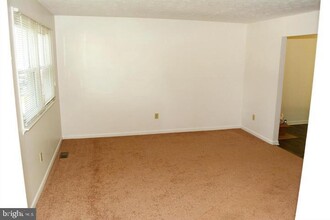 Building Photo - 651 Westphalia Ct