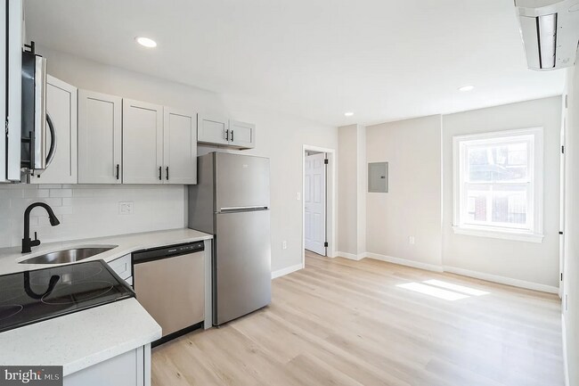 Foto del edificio - 1 bed bath in the heart of Fairmount