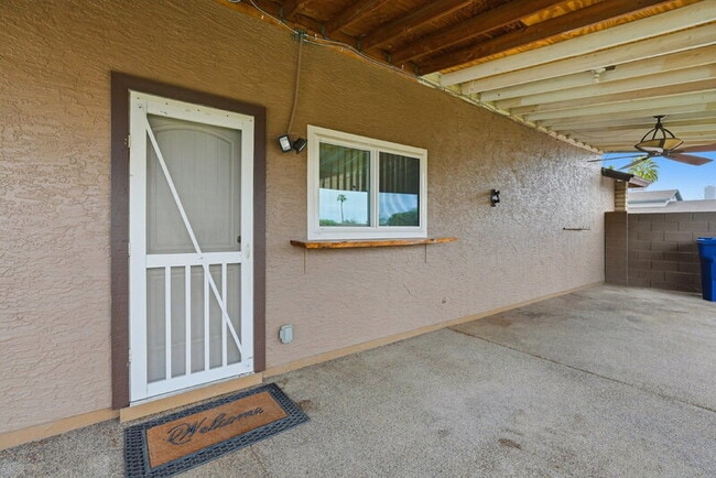 Building Photo - 1805 W Curry Dr