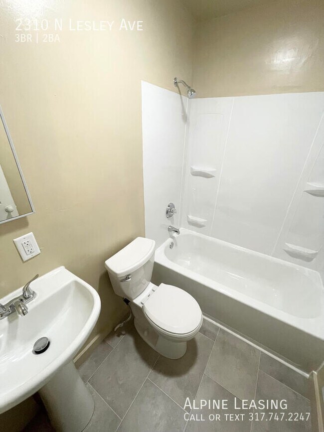 Foto del edificio - 3 Bedroom MASSIVE 2-car-garage/workshop co...