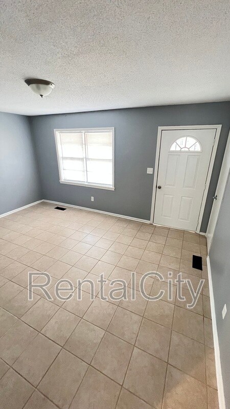 Foto del edificio - 545 Oak Hill Rd