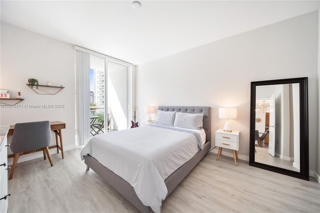 Building Photo - 950 Brickell Bay Dr