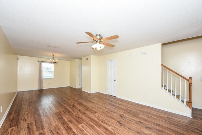 Foto del edificio - 4-Bedroom Home with Two-Car Garage