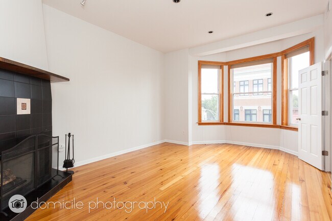 Foto del edificio - 2204 N Clybourn Ave