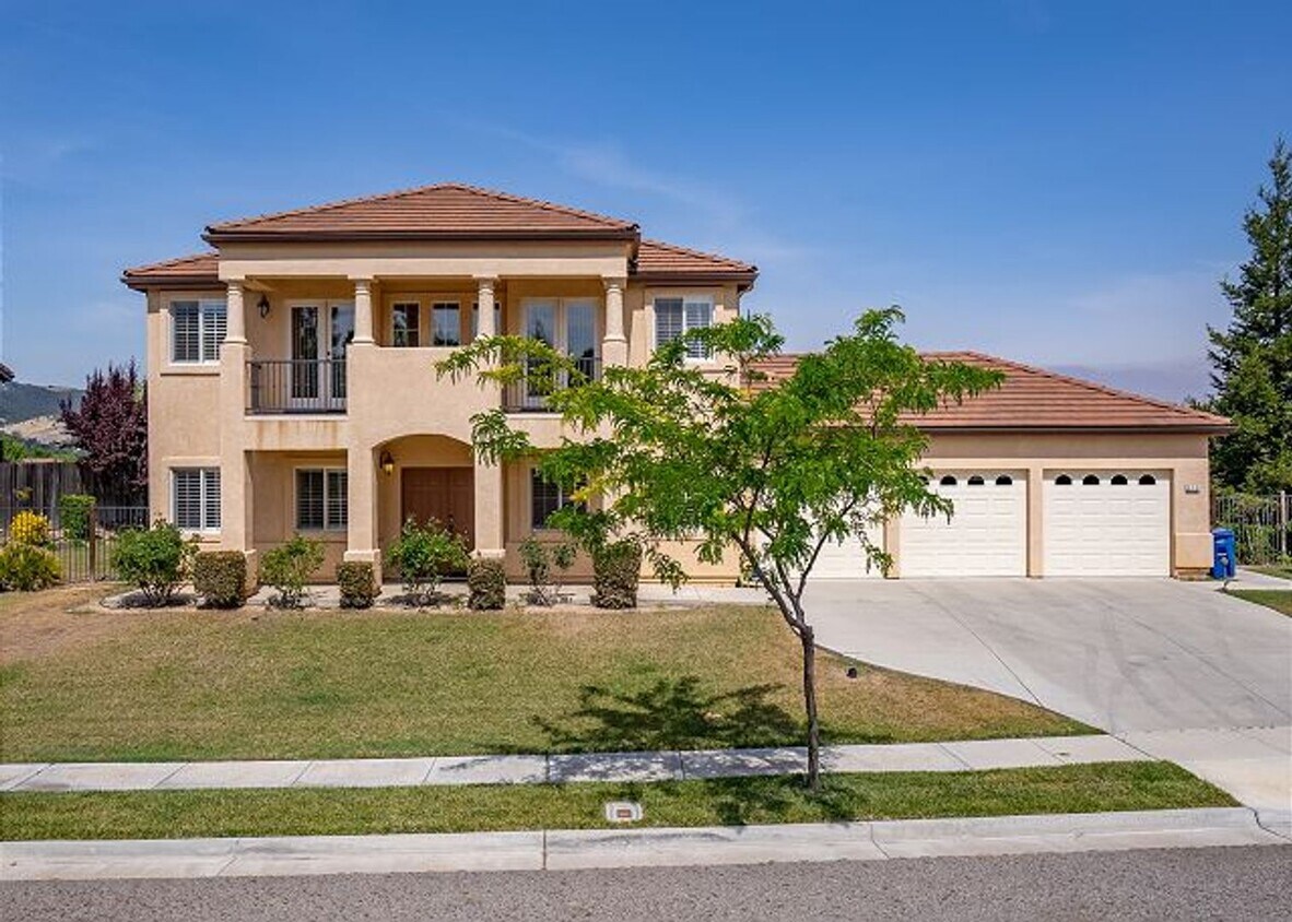 Foto principal - AVAILABLE JULY - Beautiful Home in Paso Ro...