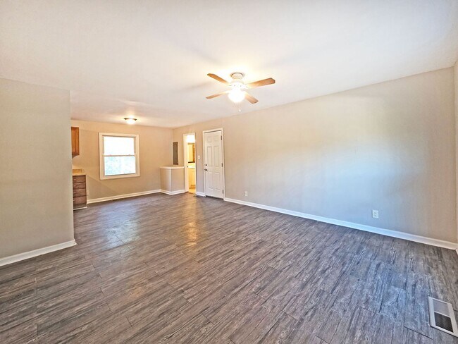 Foto del edificio - Updated 3-Bedroom Ranch Backing to Swann Nature Preserve