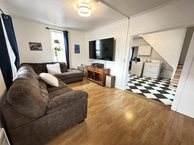Building Photo - "Charming & Cozy 2-Bedroom Duplex in Prime Moscow Location – 800 Sq Ft of Comfort!"