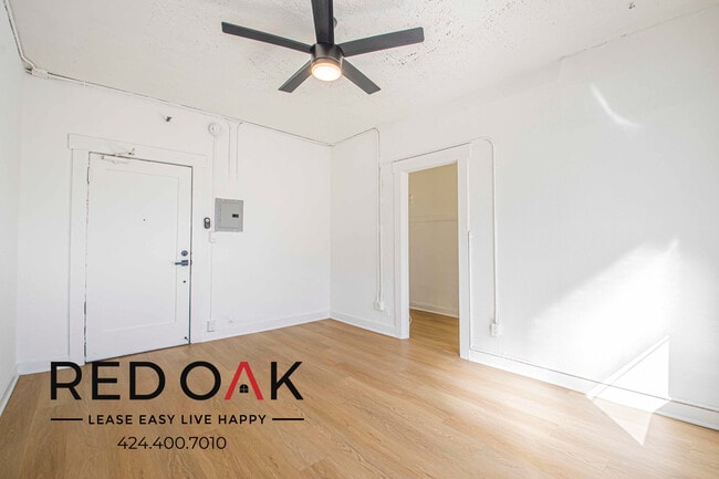 Foto del edificio - 719 Heliotrope Dr