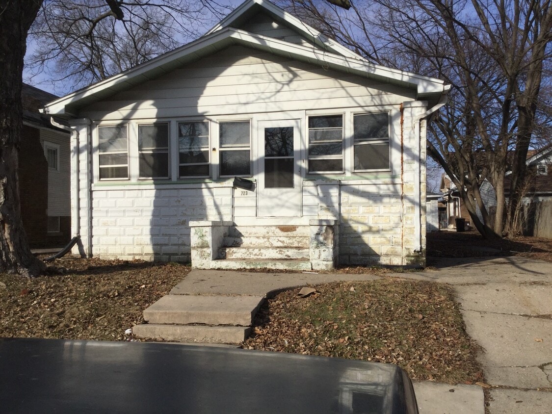 723 E Behrends Ave, Peoria, IL 61603 House for Rent in Peoria, IL