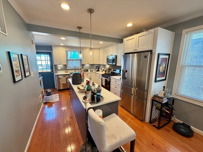 Photo - Beautiful Benning 3 Bedroom Renovated Bungalow Home with Yard, Parking, W/D.