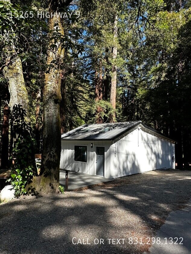 Primary Photo - Modern mountain property, great commute lo...