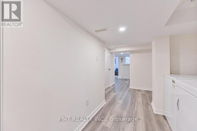 Photo du bâtiment - 406 Nairn Ave