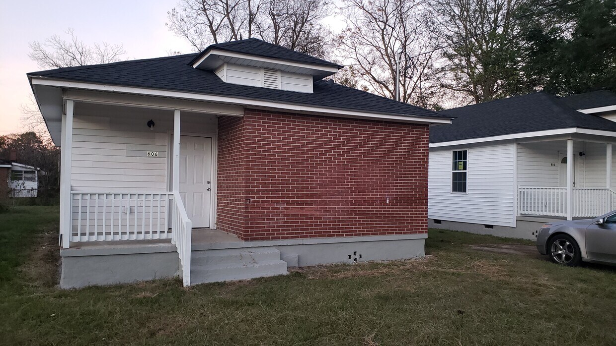 Front - 606 Rex St
