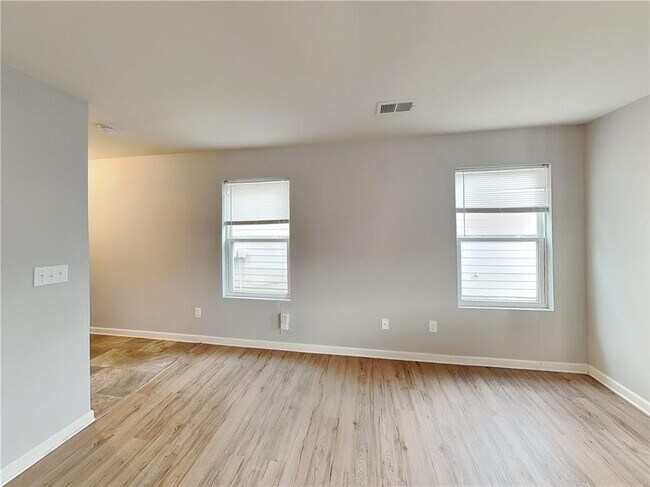 Building Photo - 1574 Leonard St