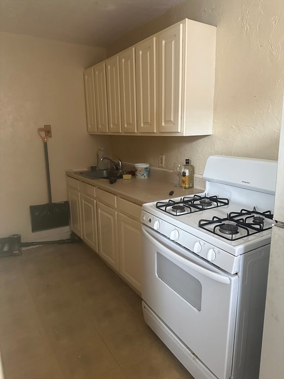 Building Photo - 291 Newport Ave