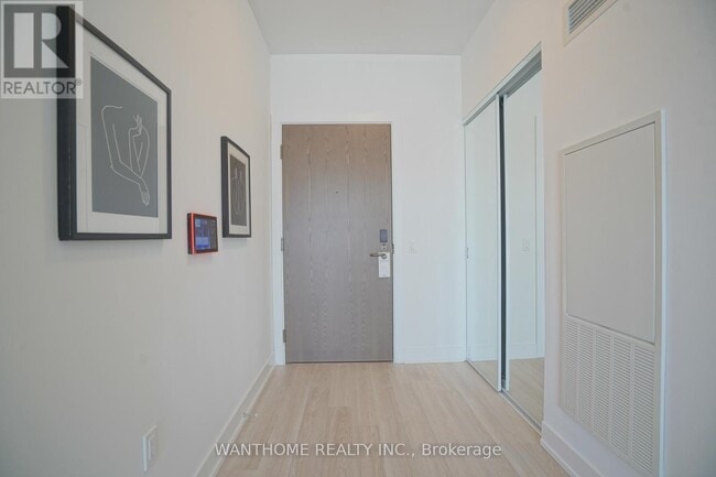 Building Photo - 20 Inn On The Pk Dr