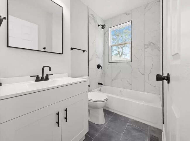 Building Photo - Brand new remodeled apartment