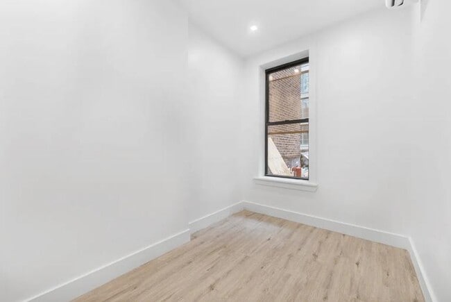 Building Photo - 3 bedroom in Brooklyn NY 11201