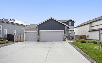 Building Photo - 9949 Castor Dr