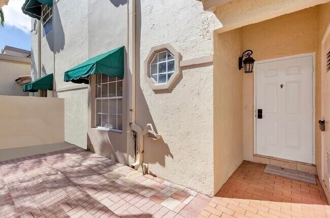 Building Photo - 6664 Via Regina