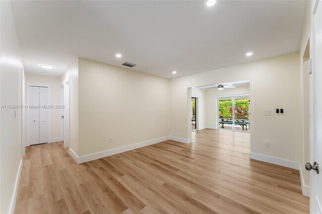 Foto del edificio - 6731 SW 48th St