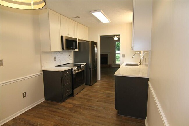 Building Photo - 2823 New S Dr