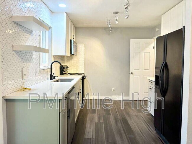 Building Photo - 127 17th Ave