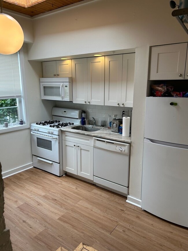 Photo - 746 S 4th St Apartment