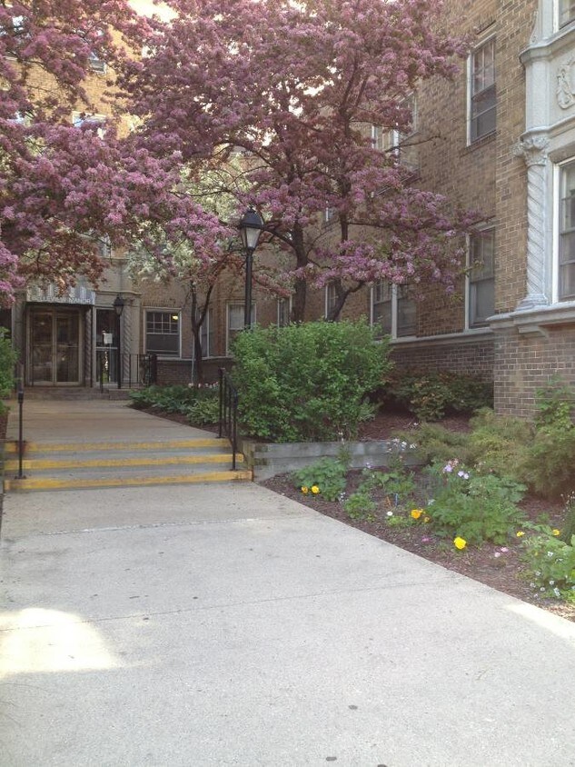 Belleview Manor Apartments Milwaukee, WI