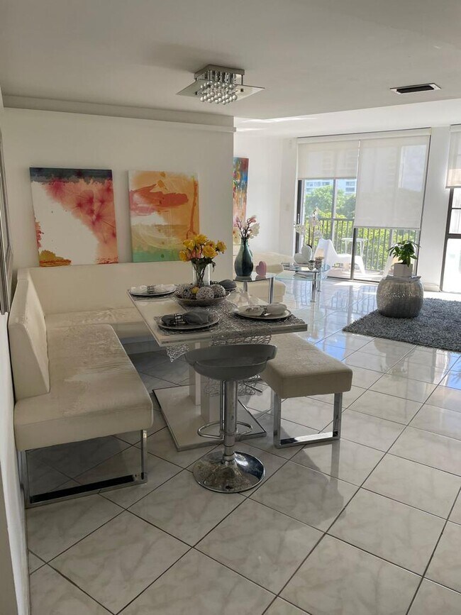 Foto del edificio - 3401 N Country Club Dr