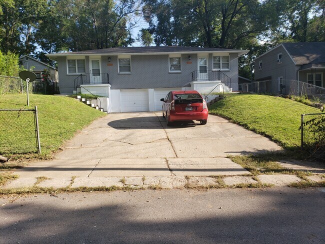 Building Photo - 411 W Linden Ave