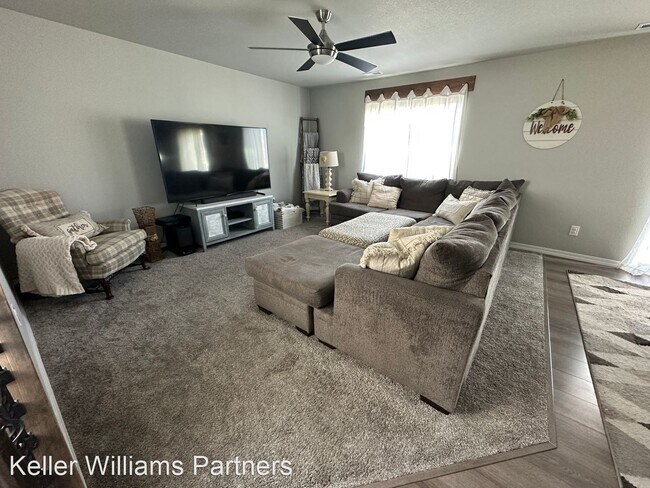 Foto del edificio - 4 br, 3 bath House - 4636 Zircon Dr
