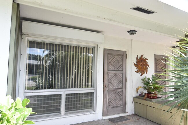 Foto del edificio - 2434 NE 5th Ave