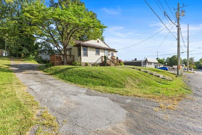 Building Photo - 408 Beechwood Dr