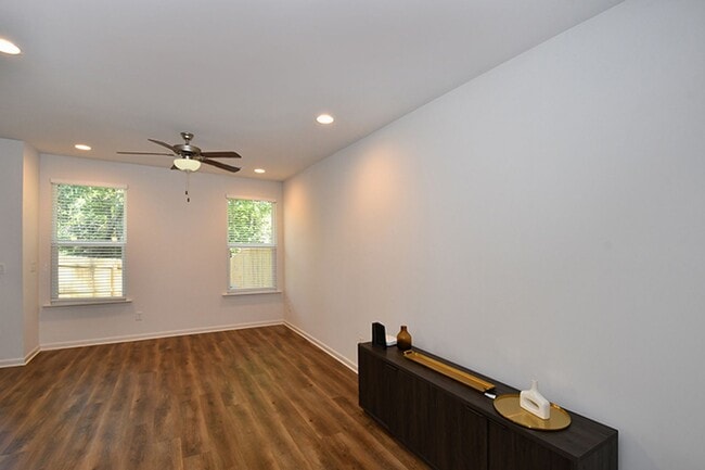 Building Photo - 2046 McDonald Dr