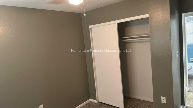 Photo - Beautiful & Cozy 4 bedrooms 2 bathrooms property in Sarasota! Apply for FREE This Holiday Season! House