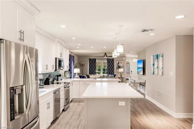 Foto del edificio - 744 110th Ave N
