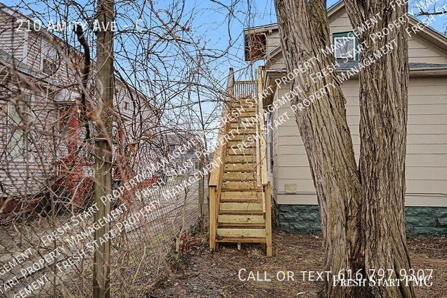 Building Photo - 210 Amity Ave