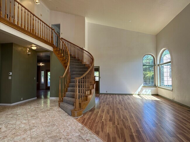 Building Photo - 7701 Applewood Ln NW