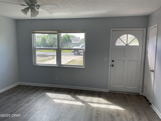 Building Photo - 221 Santo Tomas St