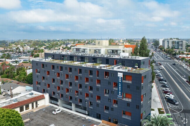 Contexto - Onyx on Park