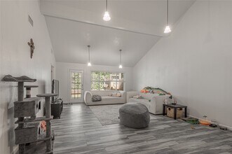 Building Photo - 2904 Old Houston Rd