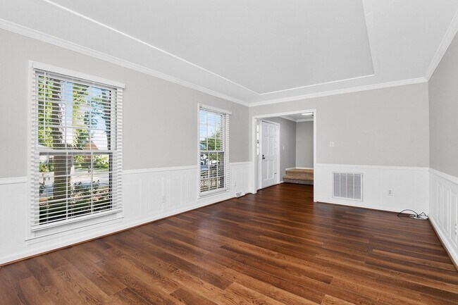 Foto del edificio - 2438 Knickerbocker Dr