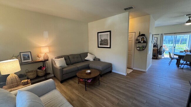 Building Photo - Unfurnished Annual Rental Available 1/1/26