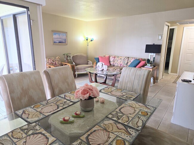 Foto del edificio - Fully furnished Lake View Condo in Gated Community