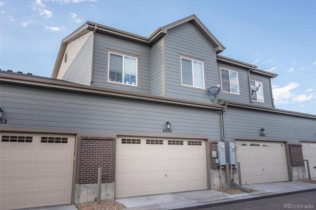 Foto del edificio - GORGEOUS LUXURY 3 or 4 BDRM, 4 BATH, 2-CAR...